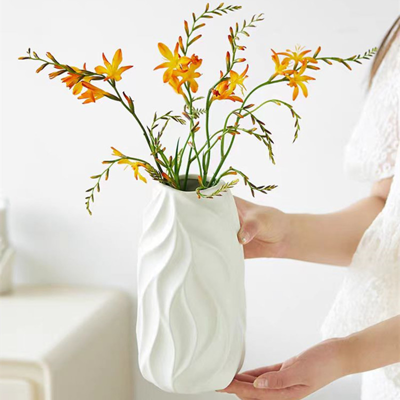 Simple and modern ceramic flower vases for decorative sample rooms, vases for home bedrooms, living rooms, tables, dining rooms and studies Application Scenario