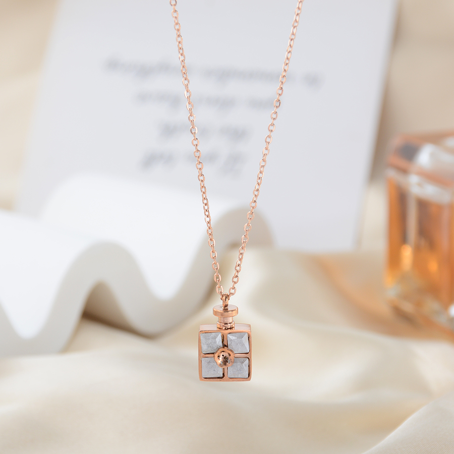 European, American and Korean fashion zircon bottle necklace, titanium steel plated 18k rose gold collarbone chain, non-fading women's jewelry