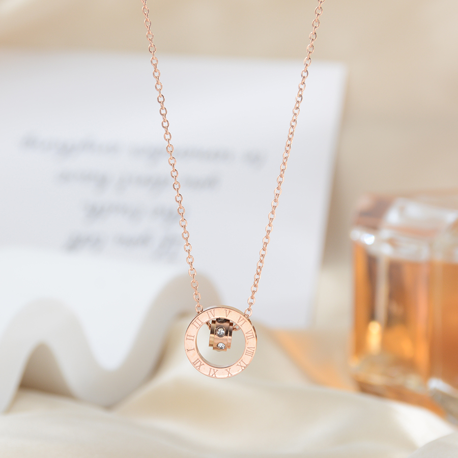 A simple, round, diamond-encrusted, rose gold-plated titanium steel collarbone women's water wave necklace with Roman numerals