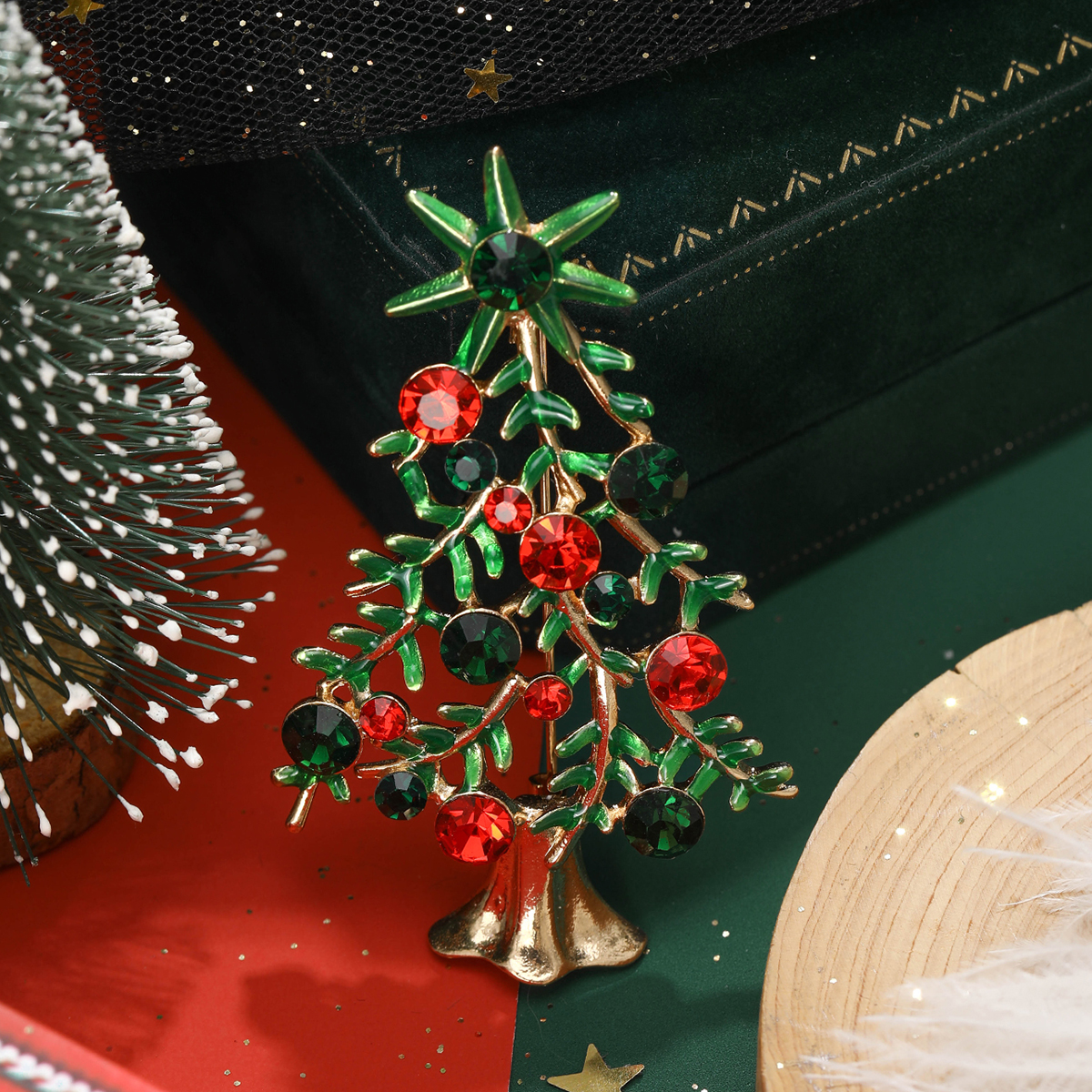 The 2024 women's new alloy rhinestone Christmas series classic high-end brooch and retro brooch details Picture