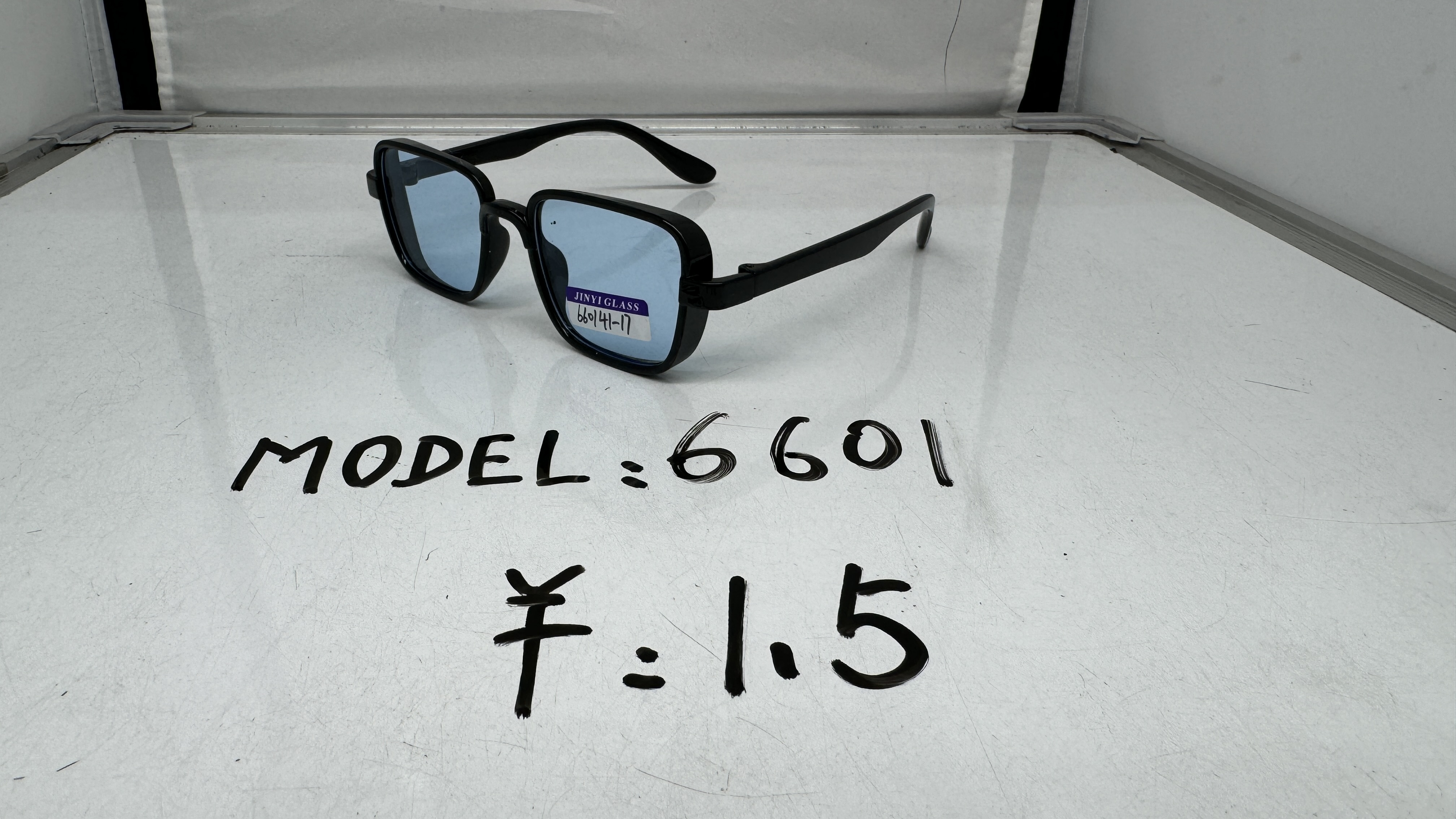 Fashionable black frame, blue square acrylic lens plastic sunglasses