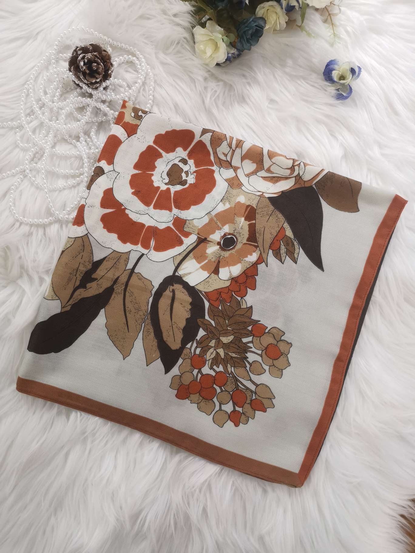 Silk Scarf Women's Senior Sense Of High-Grade Ladies All The New Scarf Bib Small Square Scarf 70*70 Specification drawing