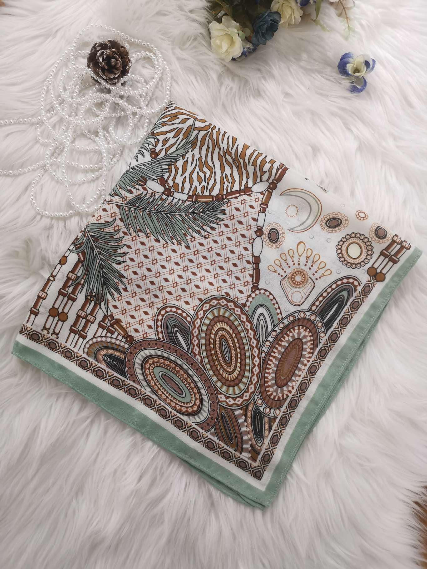 Silk Scarf Women's Senior Sense Of High-Grade Ladies All The New Scarf Bib Small Square Scarf 70*70 details Picture