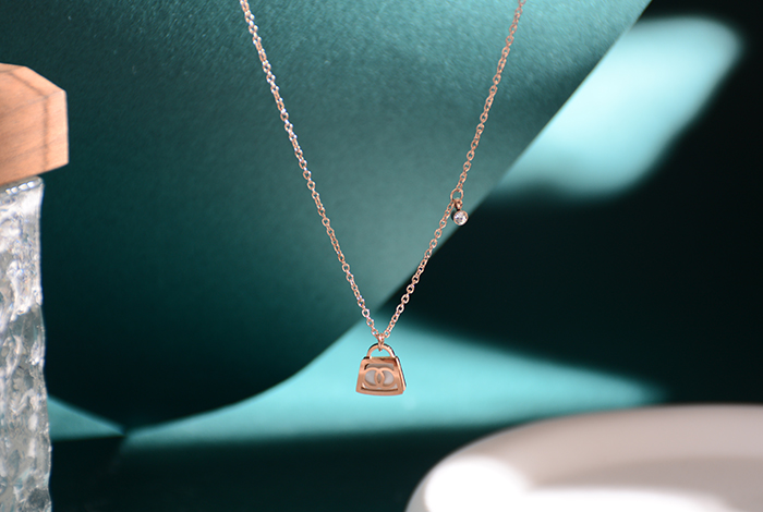 欧美时尚百搭镶钻包包项链钛钢贝壳玫瑰金锁骨链女款饰品礼物详情2