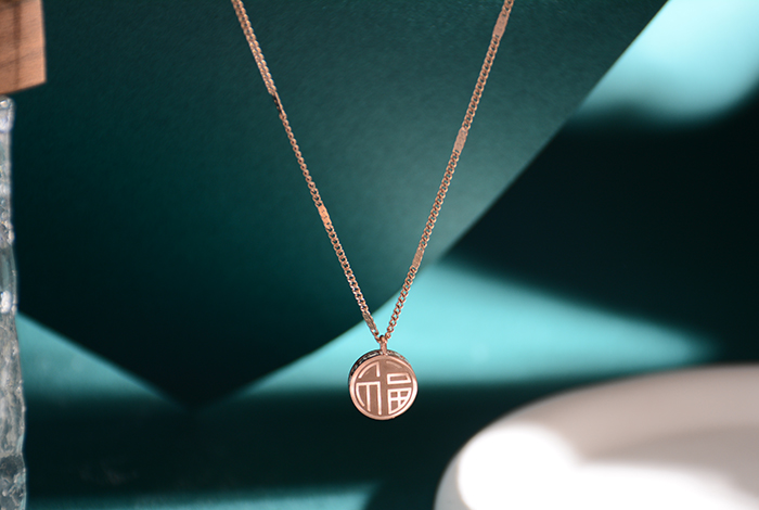 Chinese-style retro Fu Xi necklace, titanium steel rose gold double-sided collarbone chain accessory, versatile for women pic 2