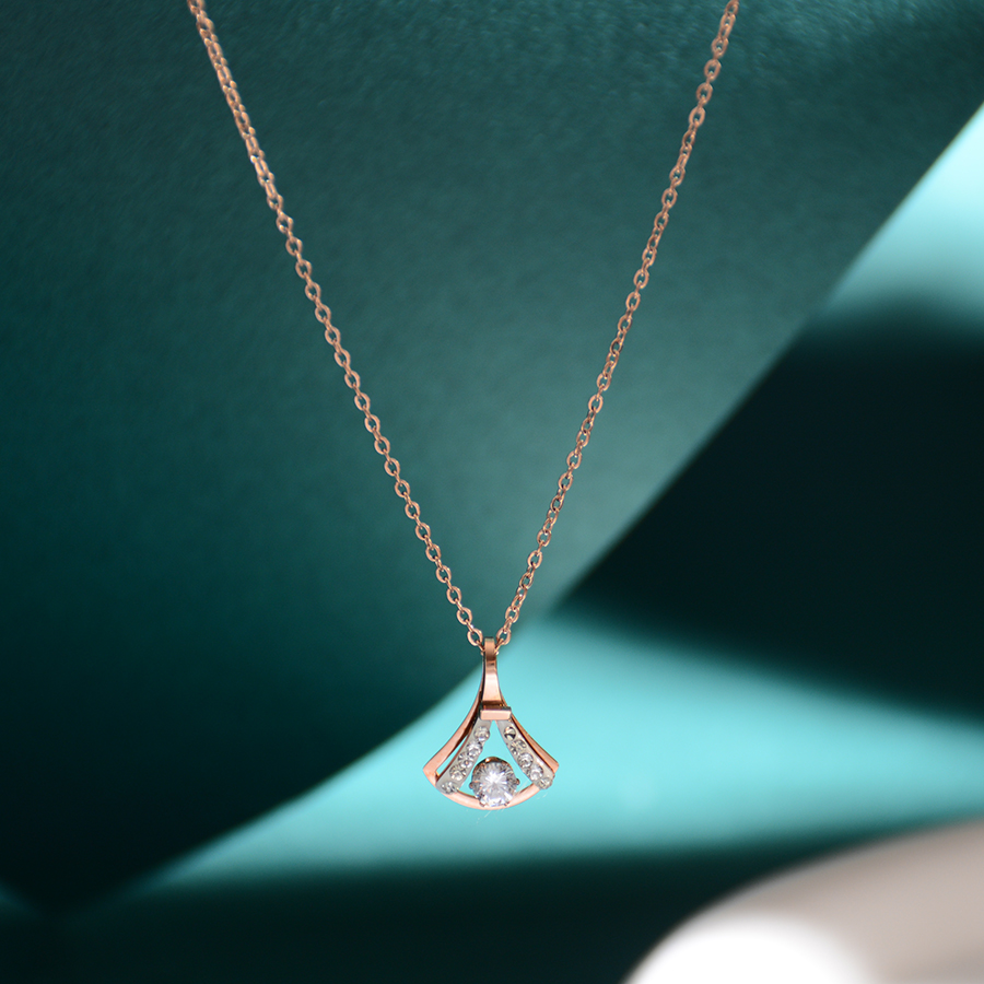 European, American and Korean simple and fashionable mud diamond iron tower necklace, titanium steel rose gold diamond-encrusted jewelry, versatile gift for women's accessories Item Picture