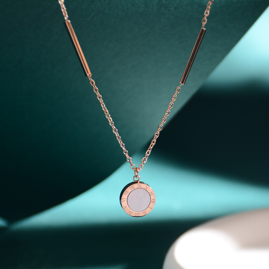 Trendy European and American style, unique and fashionable black and white double-sided necklace, lollipop collarbone chain accessory, women's accessory, versatile and trendy details Picture