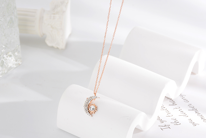 欧美韩潮流时尚白色镶钻月亮项链钛钢玫瑰金泥钻锁骨链精品配货女饰品详情3