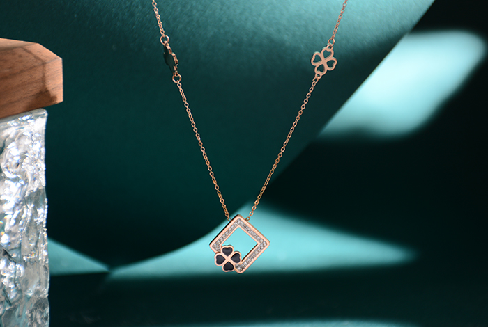 This black hollowed-out clover necklace with a unique and fashionable European, American and Korean style, titanium steel rose gold jewelry, and women's collarbone chain are versatile pic 4