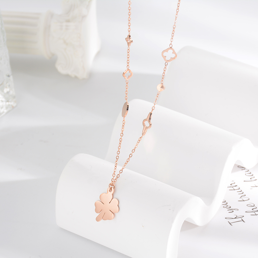 This is a fashionable and versatile bestseller from Europe, America and Korea, featuring a lucky clover necklace and a titanium steel rose gold collarbone chain accessory for women