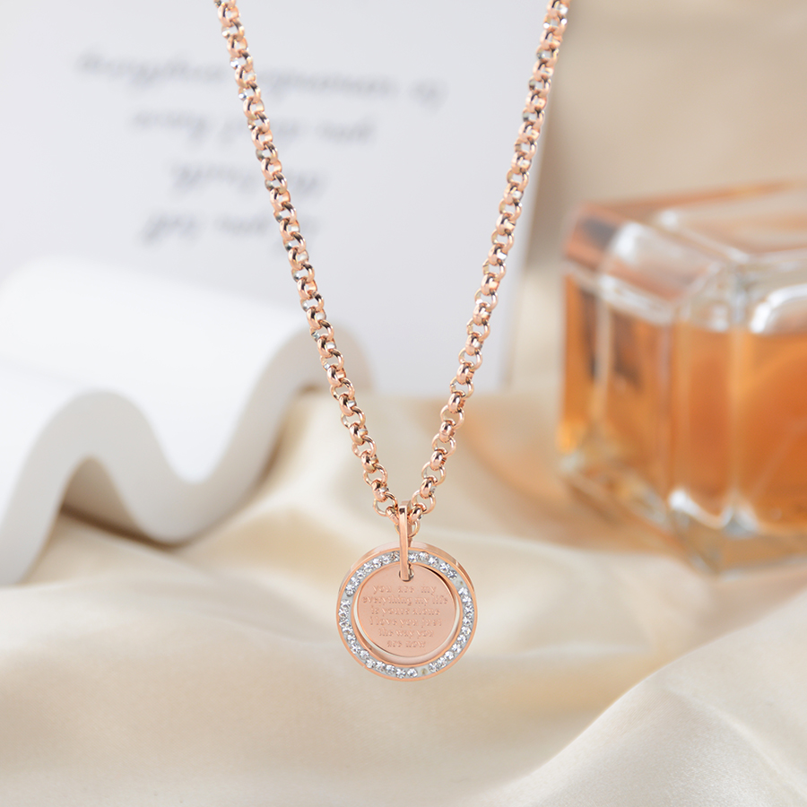 A popular and fashionable round plate thick necklace in Europe and America, titanium steel rose gold letter collarbone chain, women's accessory details Picture