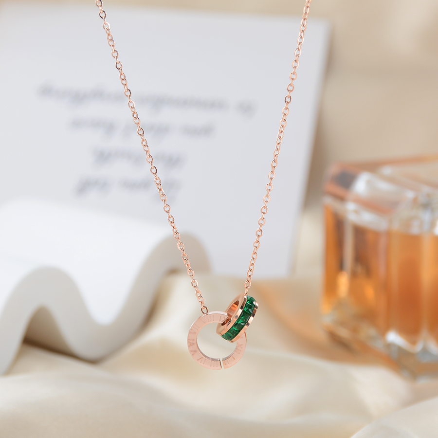 European and American trend fashion double-ring green diamond titanium steel rose gold jewelry, a versatile women's collarbone chain accessory