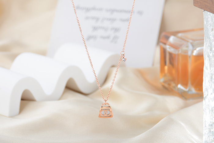 欧美时尚百搭镶钻包包项链钛钢贝壳玫瑰金锁骨链女款饰品礼物详情4