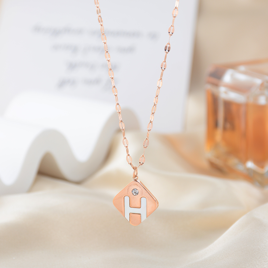 Korean style simple square letter necklace, titanium steel shell rose gold collarbone chain, non-fading women's accessories, versatile