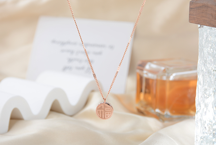 Chinese-style retro Fu Xi necklace, titanium steel rose gold double-sided collarbone chain accessory, versatile for women pic 3