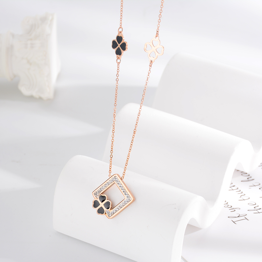 This black hollowed-out clover necklace with a unique and fashionable European, American and Korean style, titanium steel rose gold jewelry, and women's collarbone chain are versatile