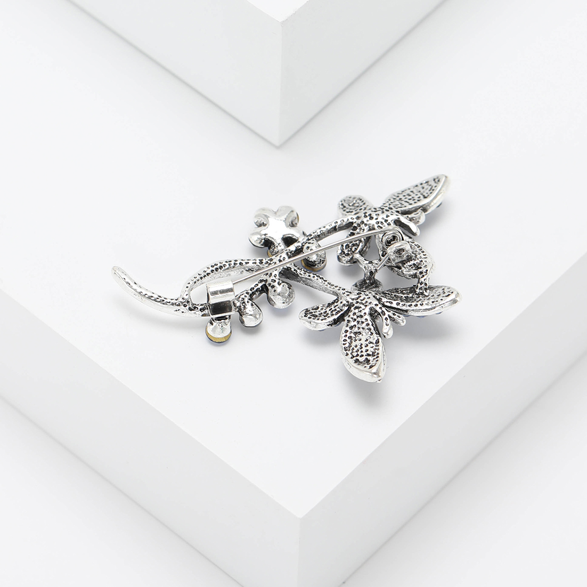 2024 Women's new alloy rhinestone series brooches, brooches, brooches, women's fashion pins, neckline design accessories, suit accessories, brooches, alloy brooches details Picture