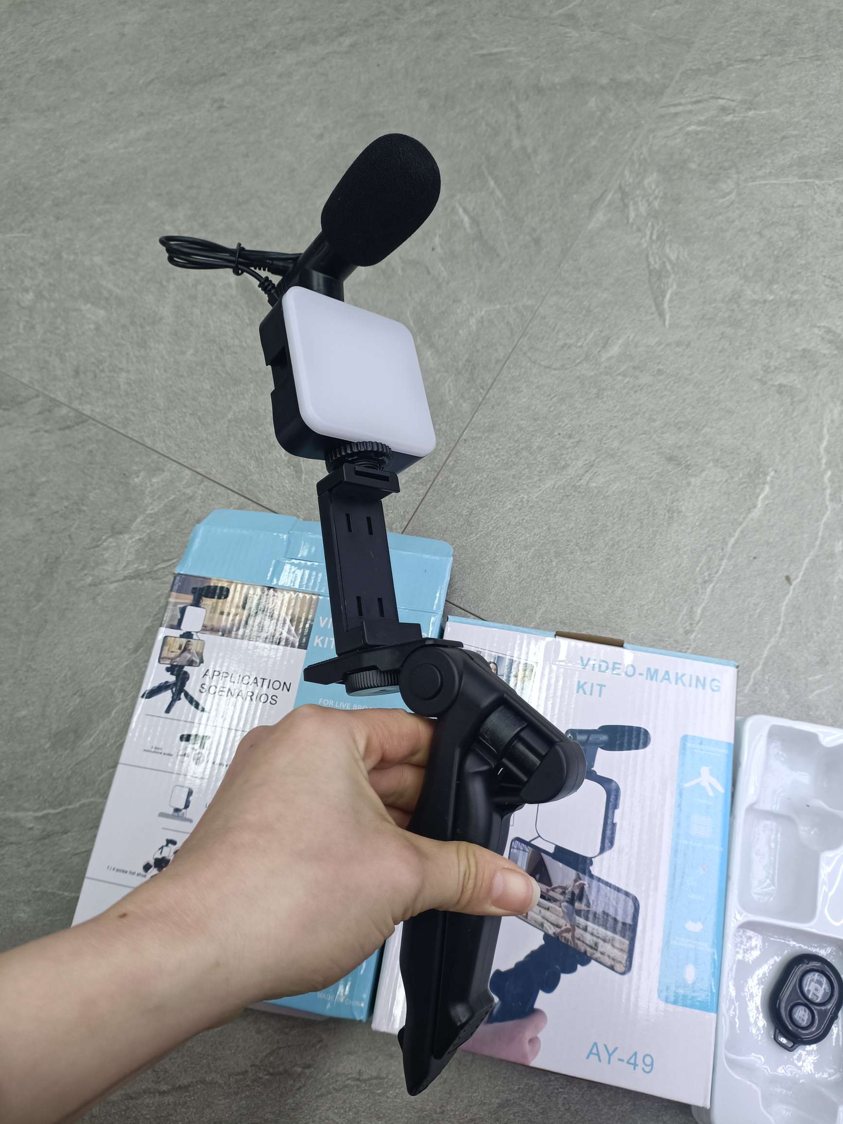 便携三脚架直播套装 补光灯麦克风支架LED电池款 直播摄影方形会议灯口袋补光灯 手持摄影灯 桌面无线直播灯手机补光灯详情图5