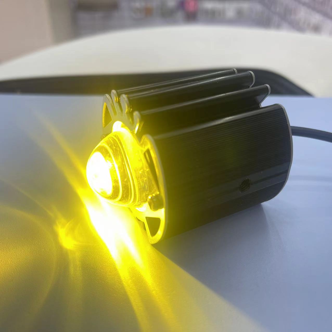 Small steel cannon LED spotlights, motorcycle headlights, yellow and white flashing lights, lens spotlights, export version Specification drawing