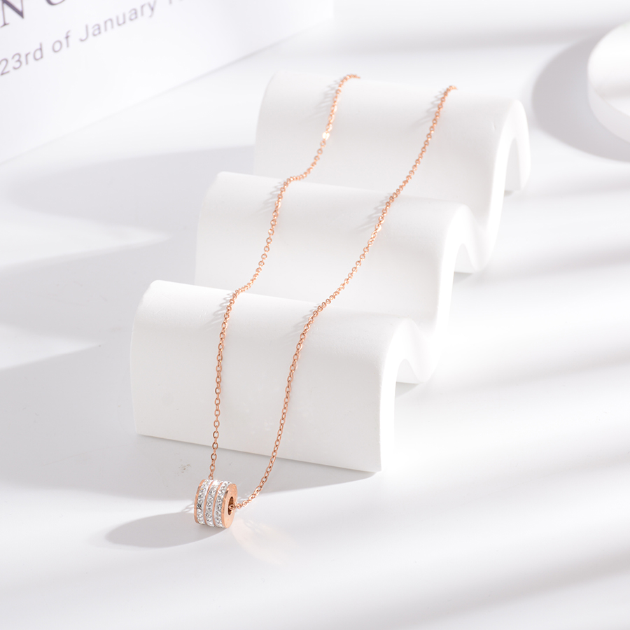 A versatile and trendy three-row mud diamond necklace from Europe, America and Korea, a titanium steel collarbone chain accessory that does not fade, a fashionable rose gold gift for women