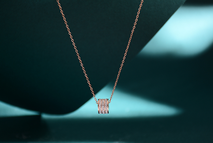 A versatile and trendy three-row mud diamond necklace from Europe, America and Korea, a titanium steel collarbone chain accessory that does not fade, a fashionable rose gold gift for women pic 5