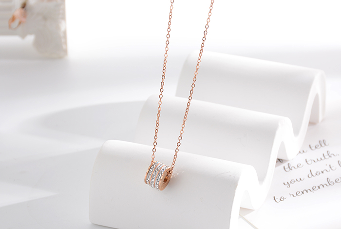 A versatile and trendy three-row mud diamond necklace from Europe, America and Korea, a titanium steel collarbone chain accessory that does not fade, a fashionable rose gold gift for women pic 4