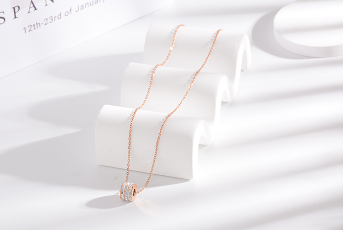 A versatile and trendy three-row mud diamond necklace from Europe, America and Korea, a titanium steel collarbone chain accessory that does not fade, a fashionable rose gold gift for women pic 2