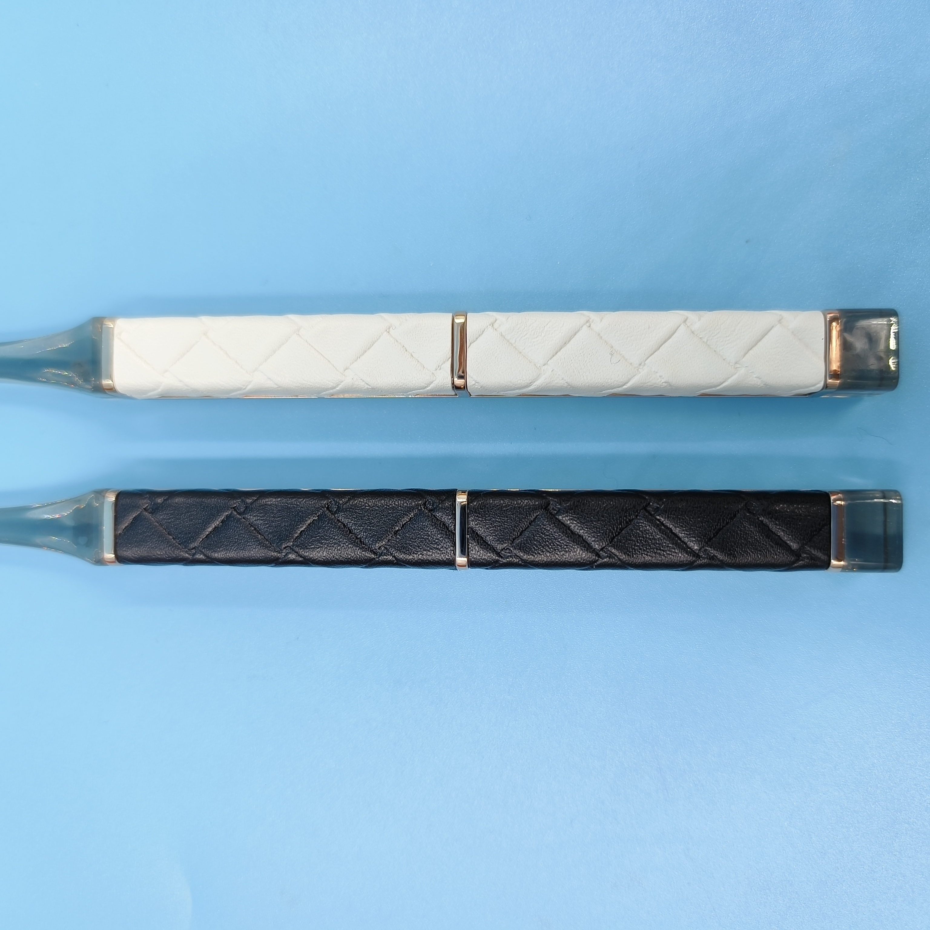 Yiwu Toothbrush Wholesale Calais 697A Imported Bristle Spiral Silver Ion Perlon Brush Silk Adult Soft Bristle Toothbrush Application Scenario