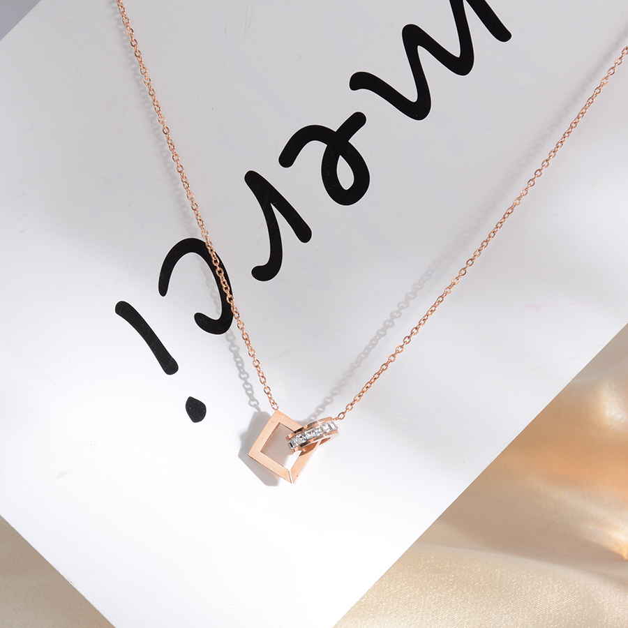 Fashionable and trendy square double-ring necklace, titanium steel diamond-encrusted rose gold collarbone chain, non-fading women's accessory, versatile Application Scenario