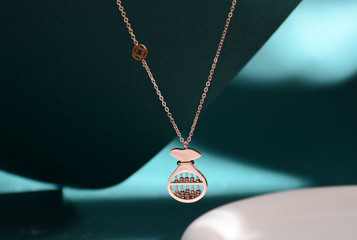 Retro and unique abacus lucky bag necklace, fashionable titanium steel collarbone chain, exquisite rose gold jewelry gift, trendy for women pic 5