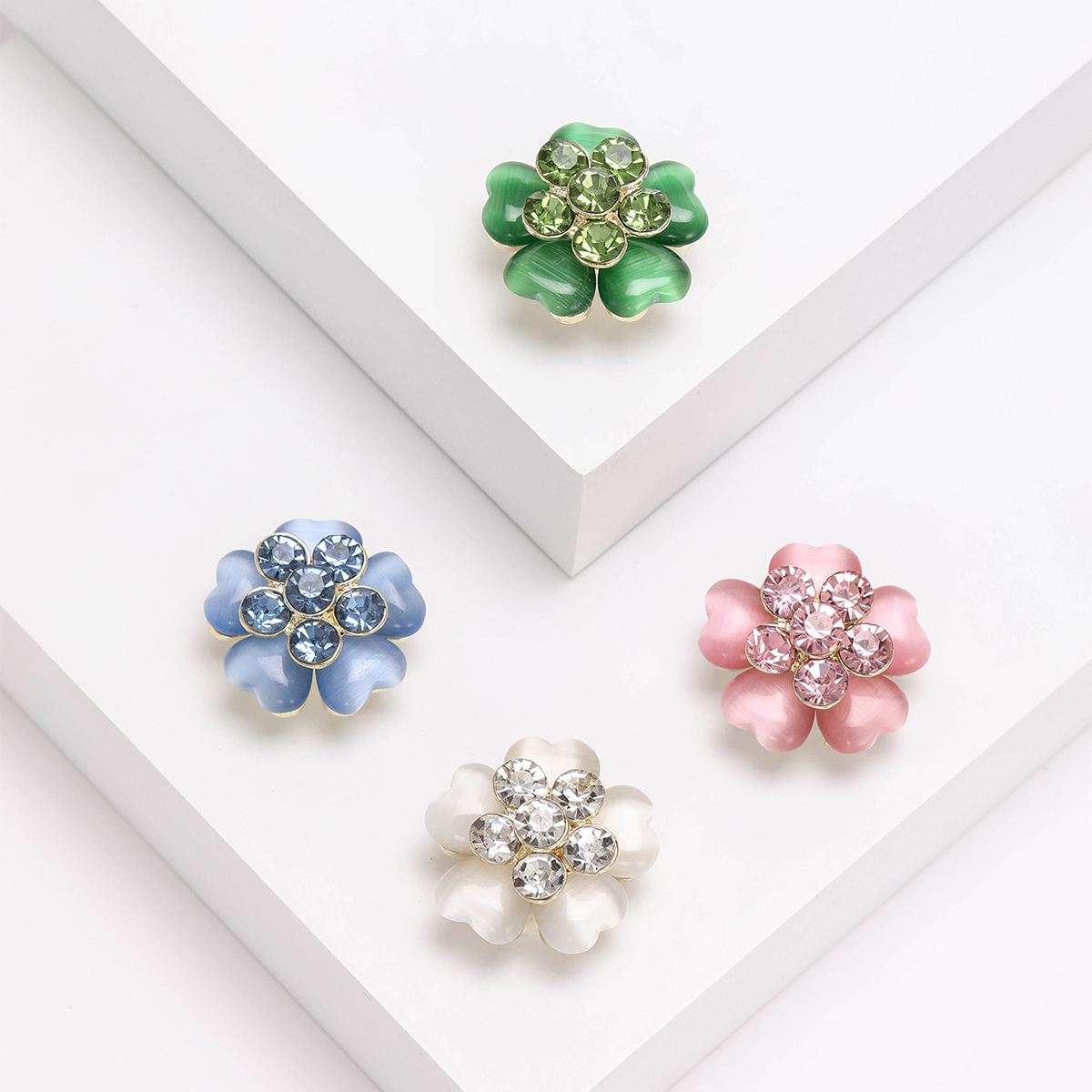 Ziyang Accessories 2024 New Style alloy cat's eye Flower brooch, high-end women's personalized and fashionable brooch, elegant brooch, coat cardigan, accessories factory direct sales details Picture