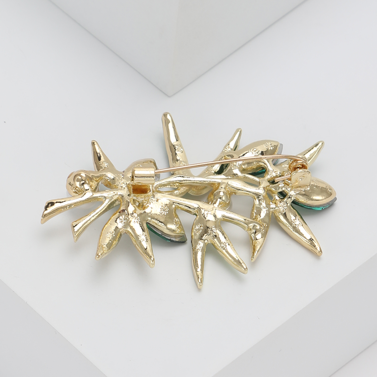 Ziyang Jewelry's new alloy glass rhindiamond high-end women's personalized and fashionable corsage, elegant brooch, coat, cardigan and accessories factory direct sales Specification image