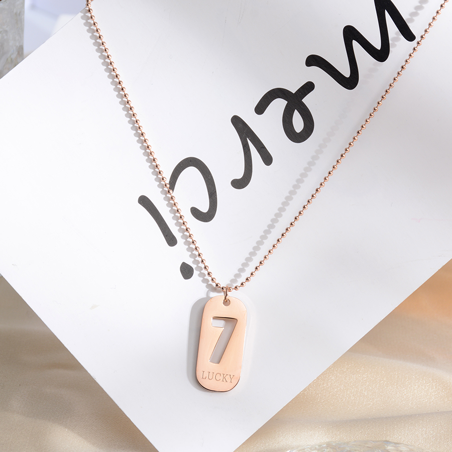 Elegant, individual and fashionable pearl necklace, titanium steel number 7 collarbone chain, women's necklace, rose gold jewelry accessory gift Application Scenario