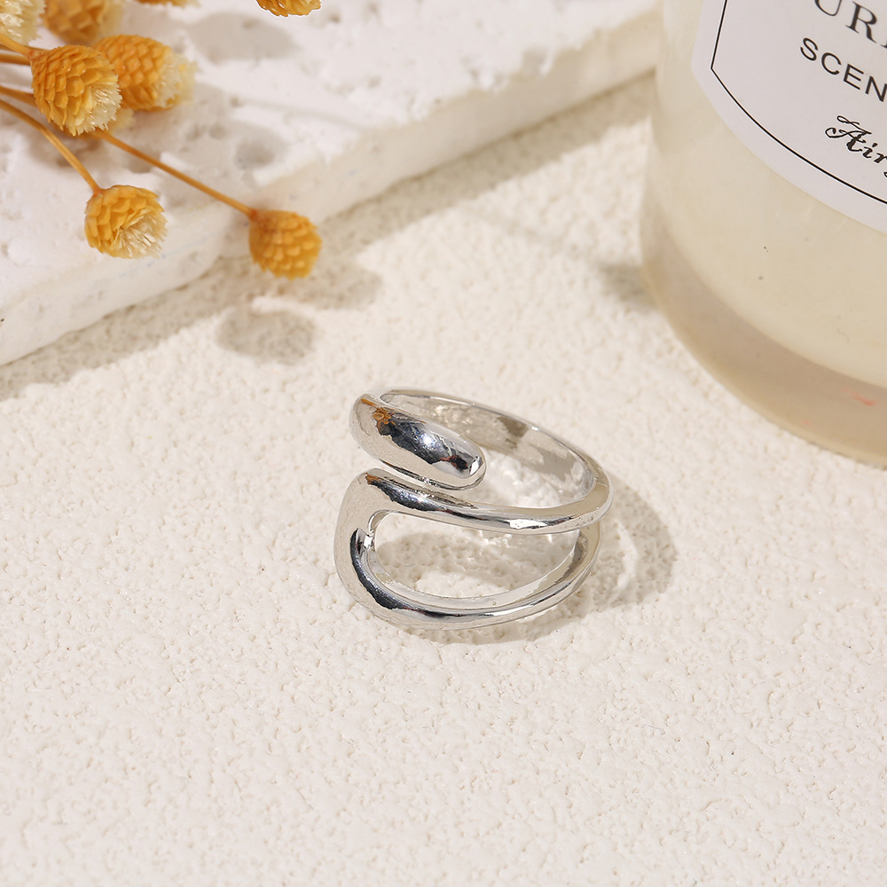 韩版设计感交错镂空戒指 小众高级感戒指 时尚个性镂空电镀戒指