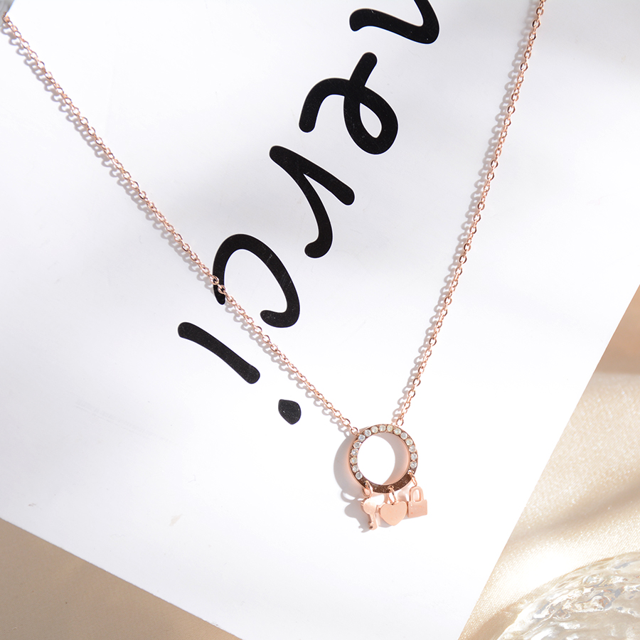 A trendy and fashionable keychain necklace with a heart, titanium steel exquisite collarbone chain, rose gold jewelry, and a personalized gift for women Specification image