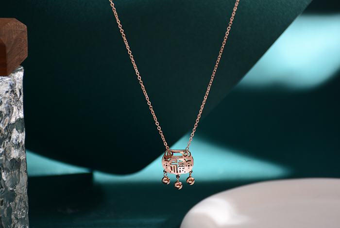 复古个性钛钢长命锁项链短款立体锁锁骨链时尚精致潮配饰品配饰详情5