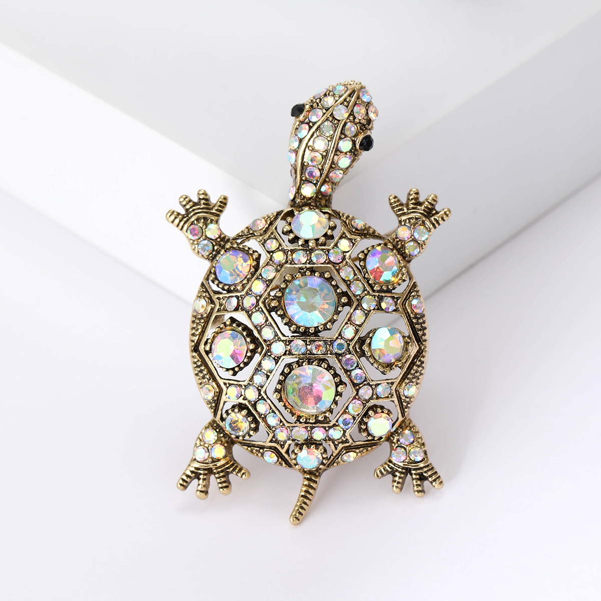 Ziyang Jewelry's new alloy water diamond turtle, high-end women's individual fashion, corsage, elegant brooch, coat, cardigan, and accessories are sold directly by the factory details Picture