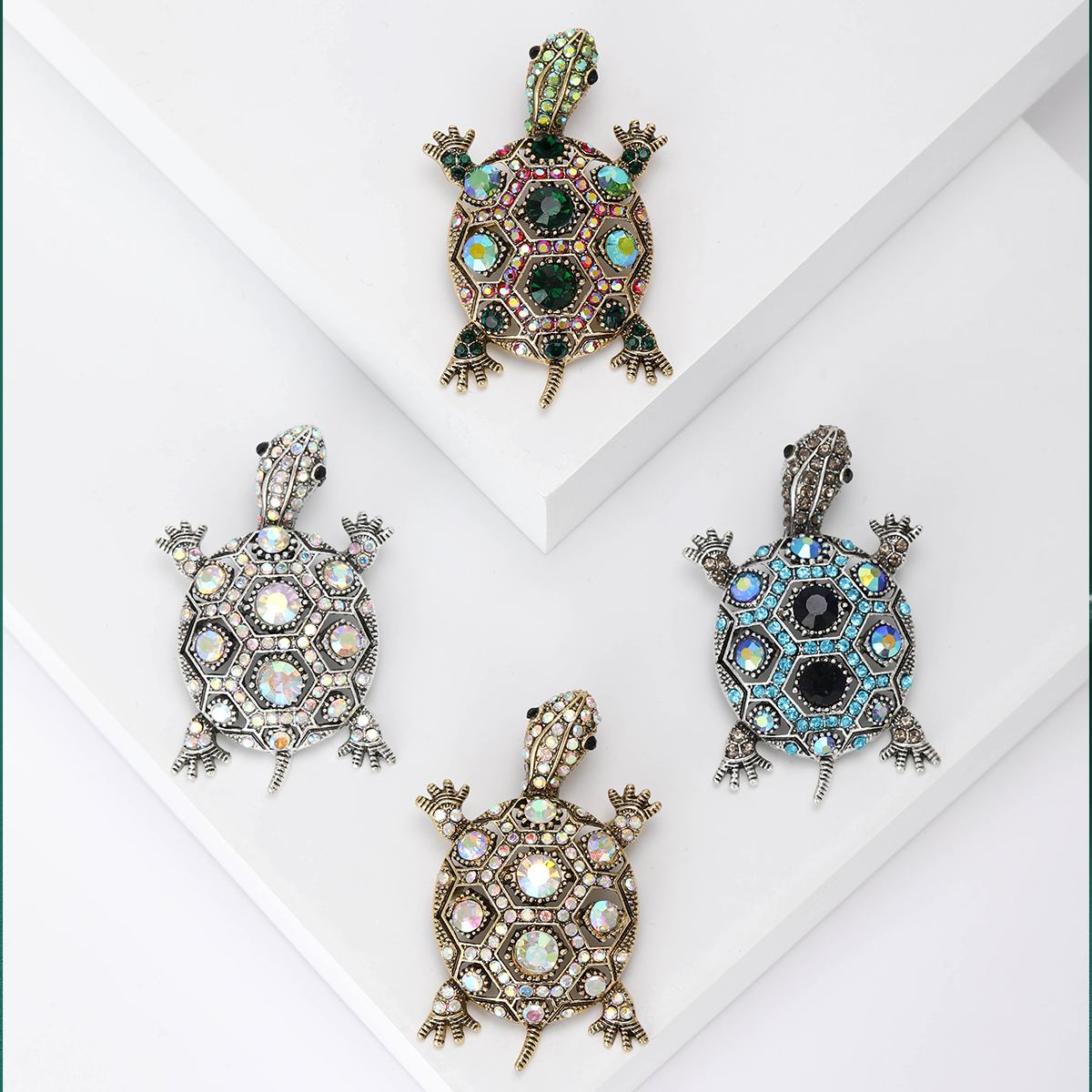 Ziyang Jewelry's new alloy water diamond turtle, high-end women's individual fashion, corsage, elegant brooch, coat, cardigan, and accessories are sold directly by the factory