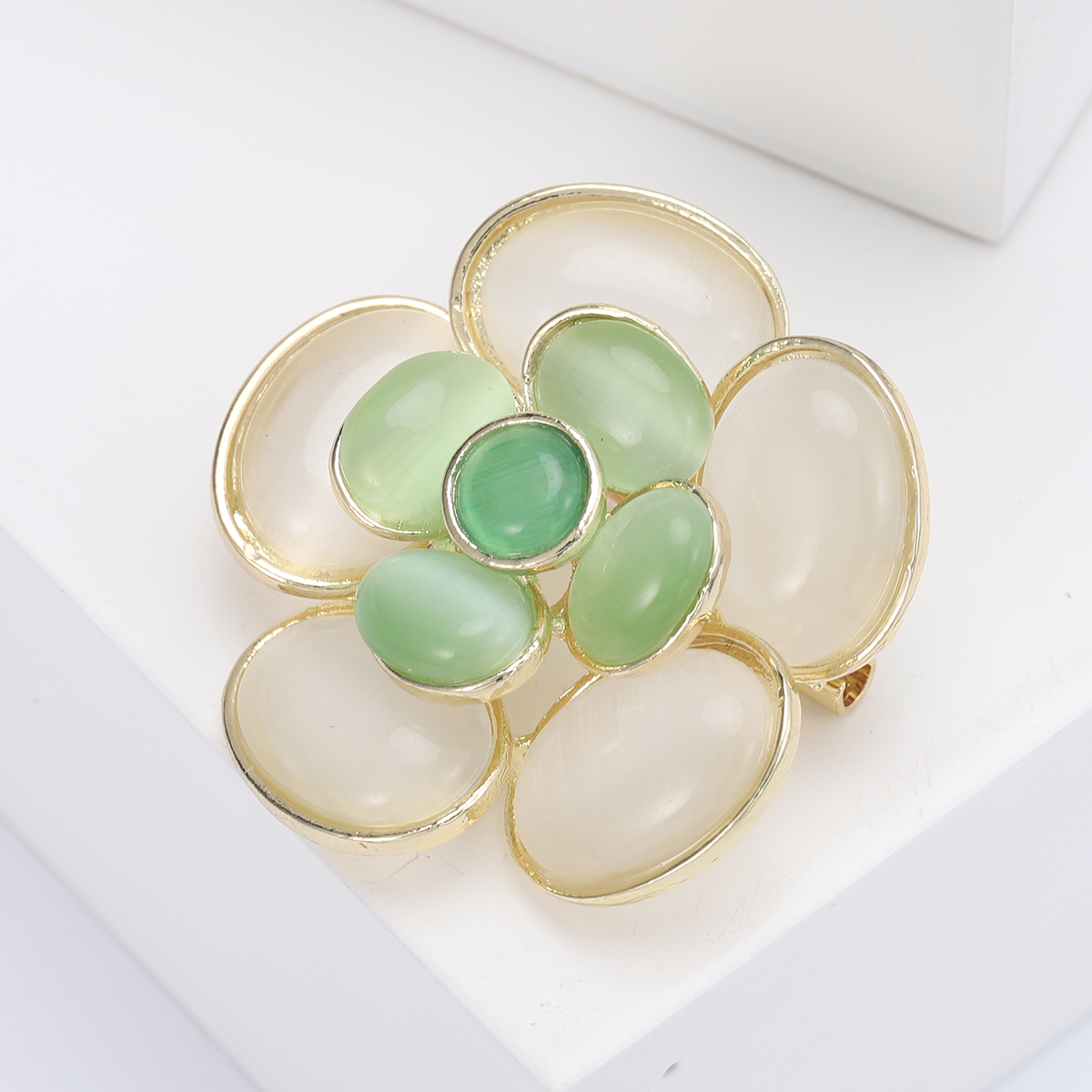 Ziyang Accessories 2023 New Modern Style cat's eye brooch, high-end women's personalized and fashionable brooch, elegant brooch, coat cardigan and accessories factory direct sales details Picture