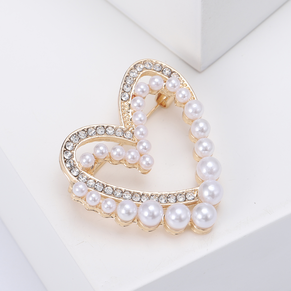 Ziyang Jewelry's new alloy water diamond and pearl high-end women's personalized and fashionable corsages, elegant pins, coats, cardigans and accessories are sold directly by the factory Specification image