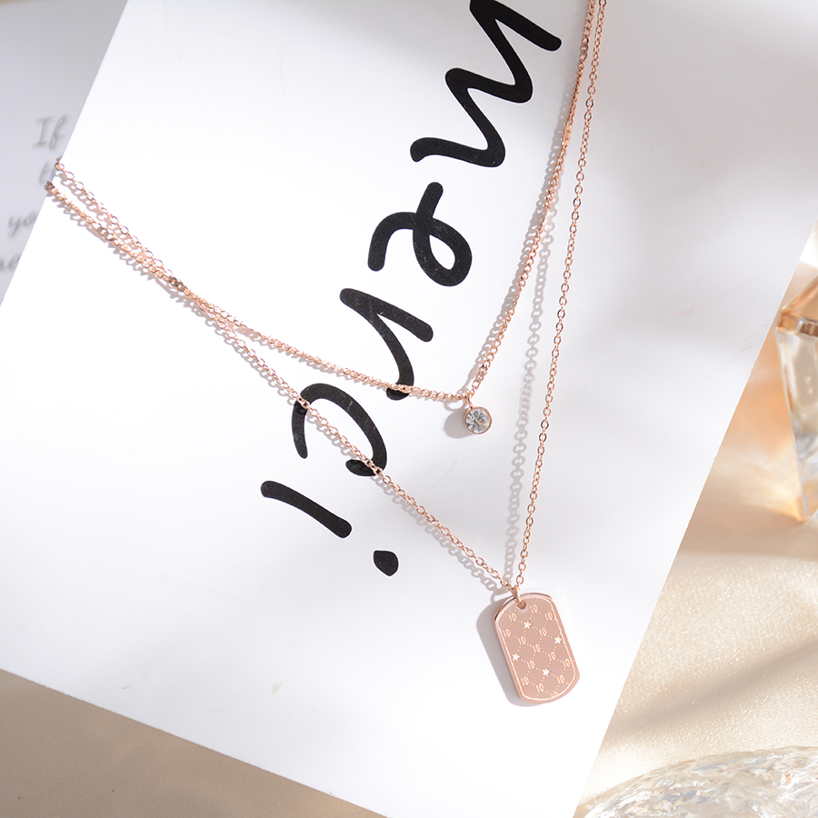 This is a personalized and fashionable double-layer brand necklace with titanium steel and diamond inlay collarbone chain, as well as a rose gold jewelry. It is a versatile gift for women Application Scenario