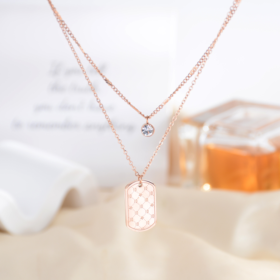 This is a personalized and fashionable double-layer brand necklace with titanium steel and diamond inlay collarbone chain, as well as a rose gold jewelry. It is a versatile gift for women