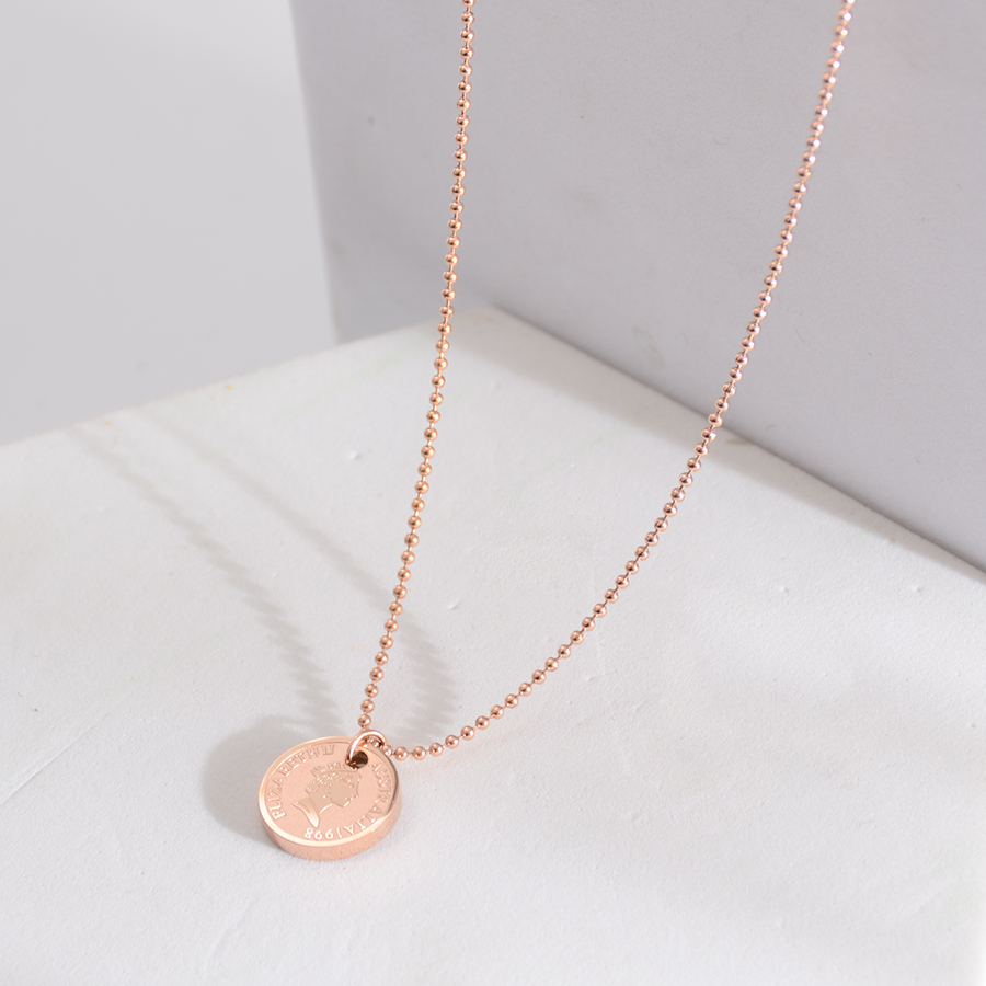 The titanium steel rose gold collarbone chain and women's neckchain accessory with a versatile European and American style and a popular online hit, featuring a queen's head Specification image