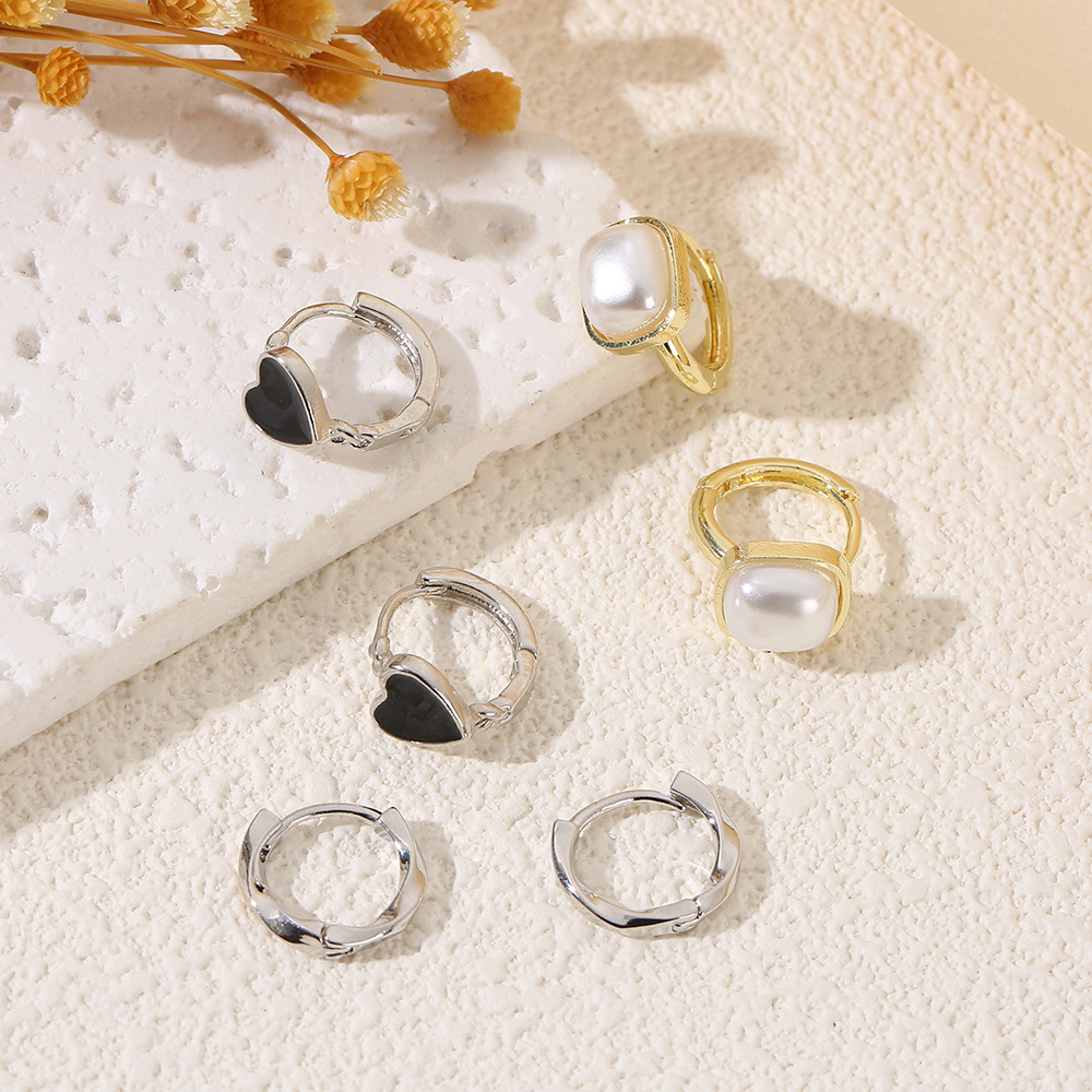 韩版设计感交错镂空戒指 小众高级感戒指 时尚个性镂空电镀戒指合金戒指