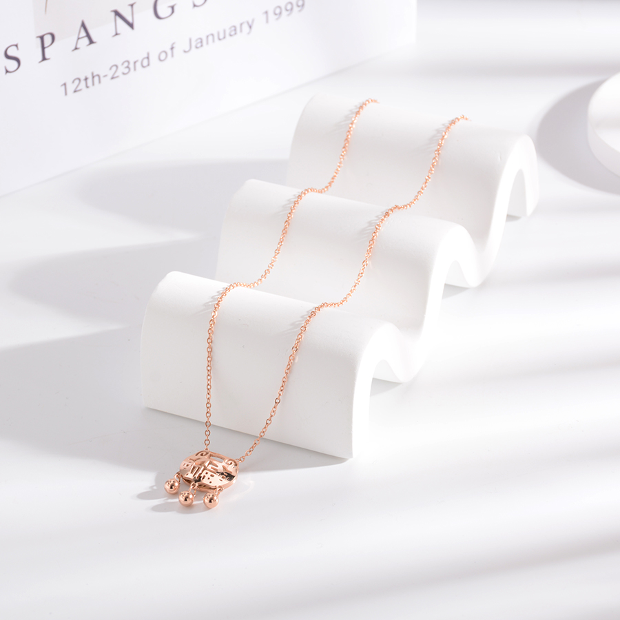 Retro and personalized titanium steel long-life lock necklace, short three-dimensional lock collarbone chain, fashionable and exquisite trendy accessory details Picture