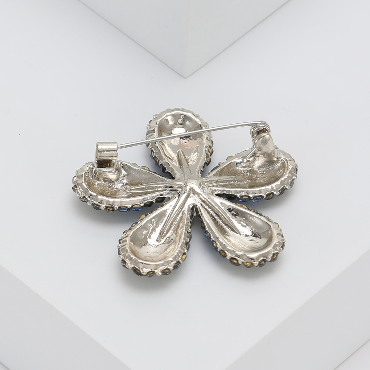Ziyang Jewelry's new alloy rhindiamond high-end women's personalized and fashionable corsage, elegant brooch, coat, cardigan and accessories factory direct sales Specification image