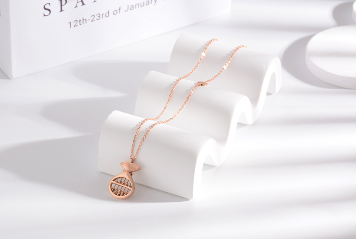 Retro and unique abacus lucky bag necklace, fashionable titanium steel collarbone chain, exquisite rose gold jewelry gift, trendy for women pic 3