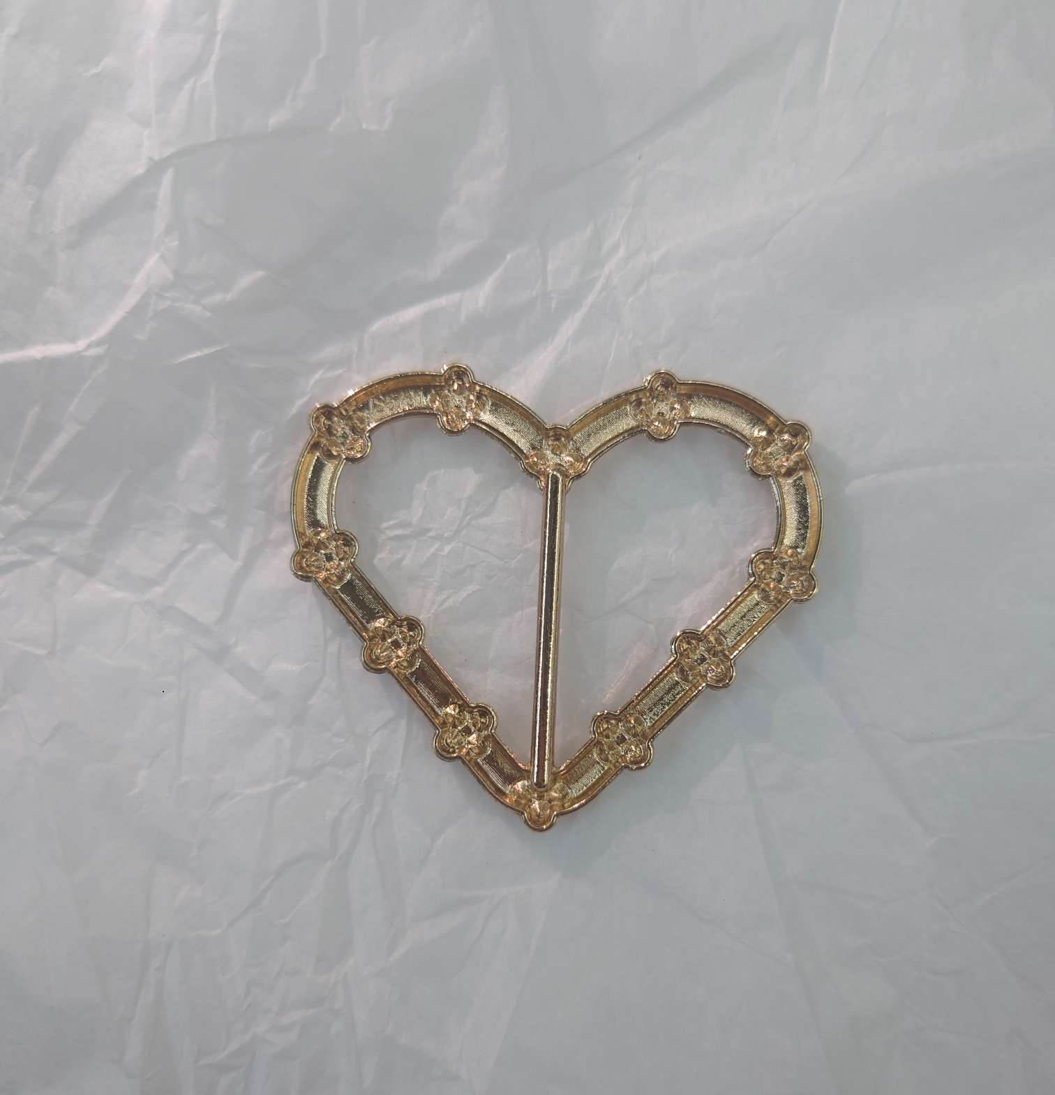 Hot-selling new style! High-end alloy heart-shaped flower diamond fashionable decorative elements, diamond-encrusted accessory fashion buttons Application Scenario