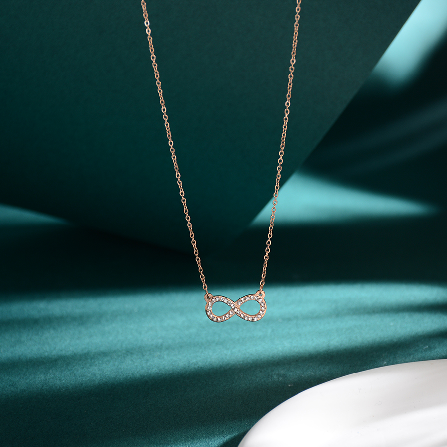 European and American personalized and fashionable diamond-encrusted 8-shaped necklace, titanium steel digital collarbone chain, rose gold jewelry, women's style, versatile and trendy Application Scenario