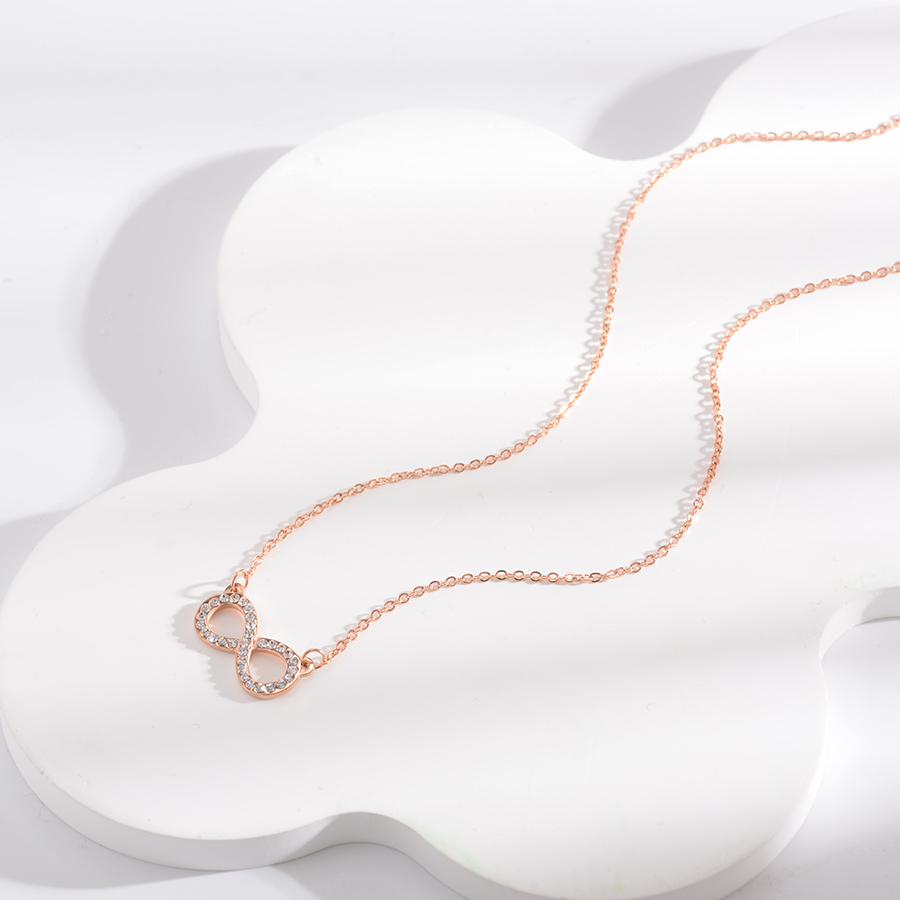 European and American personalized and fashionable diamond-encrusted 8-shaped necklace, titanium steel digital collarbone chain, rose gold jewelry, women's style, versatile and trendy
